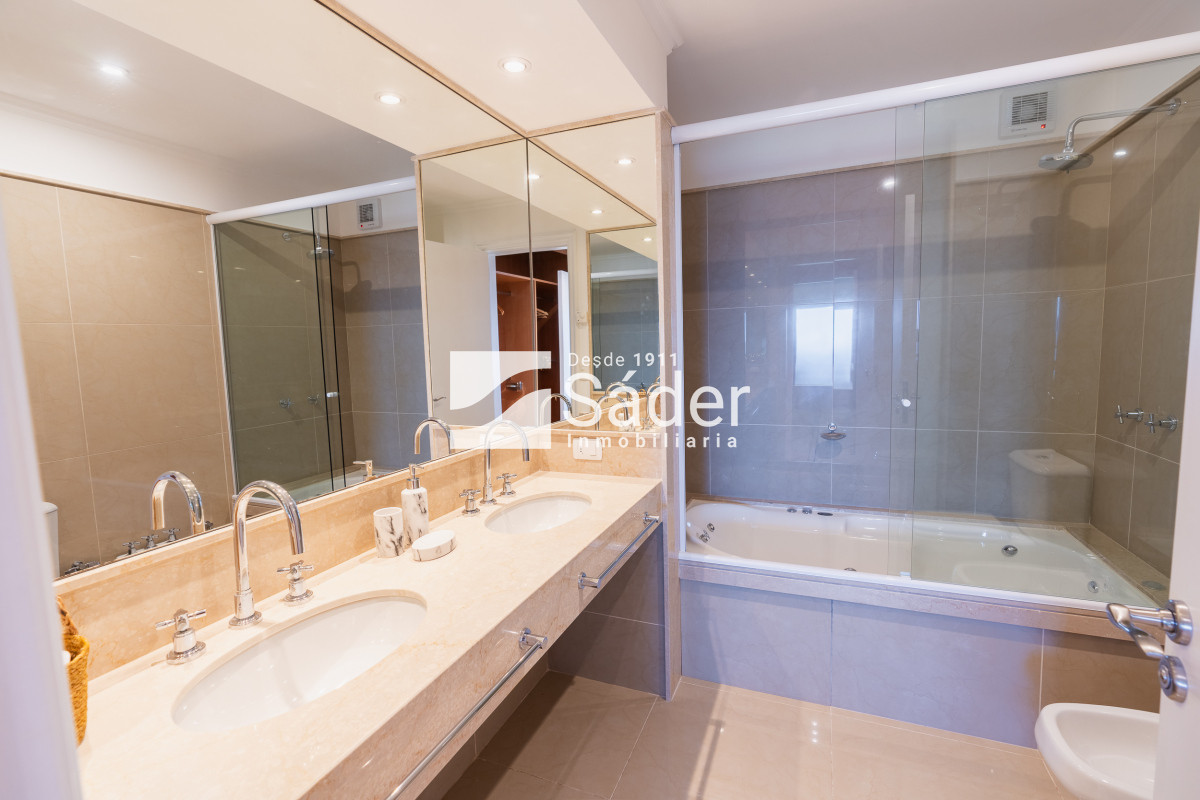 Apartamento ID.3738 - Venta de Penthouse 3 DORMITORIOS con vista al mar.