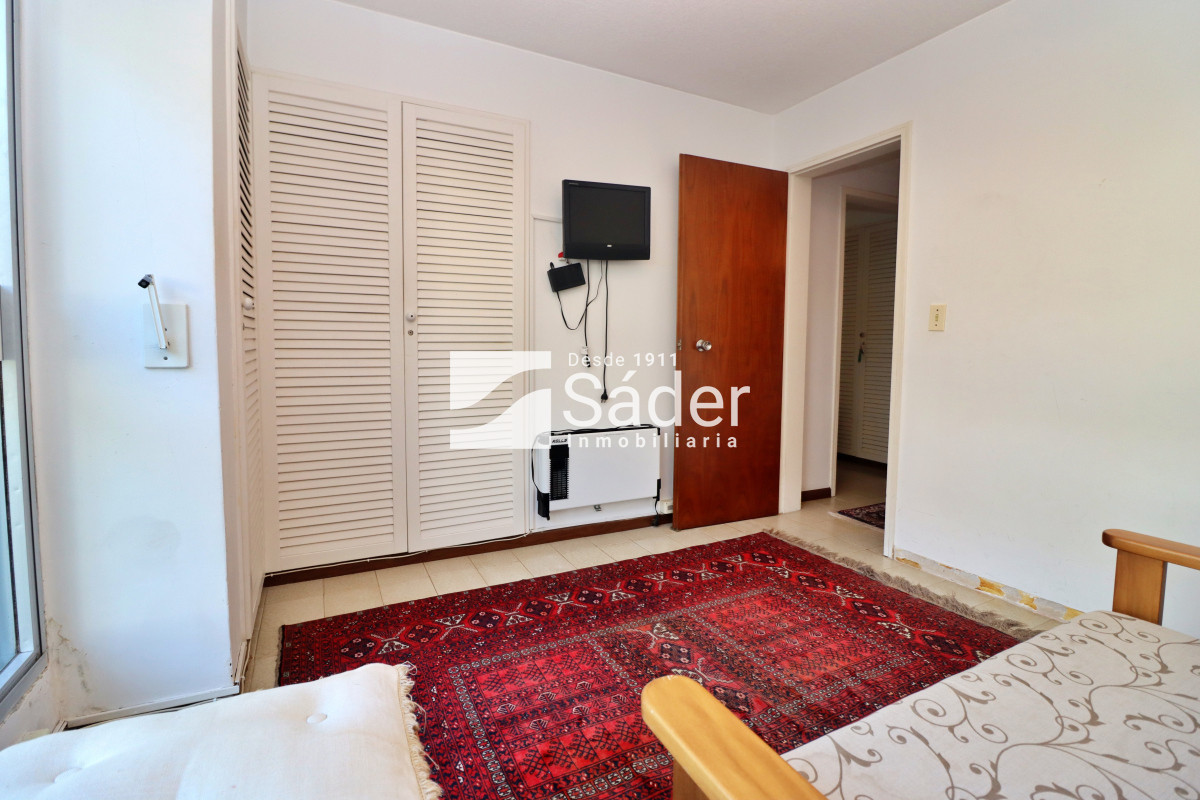 Apartamento ID.4337 - Apto sobre Av. Roosevelt, 2 Dorm con Suite y Parrillero 