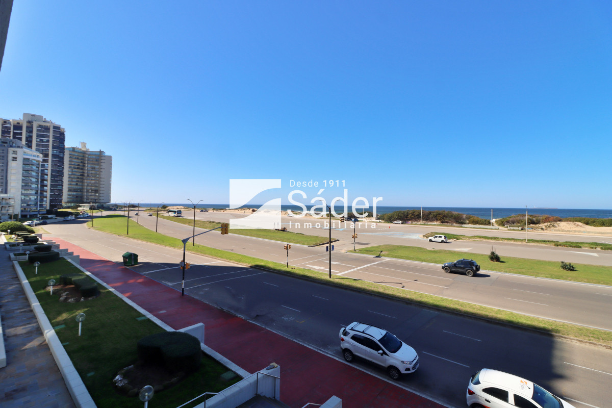 Apartamento ID.4355 - Apto con vista a playa brava. Primera linea