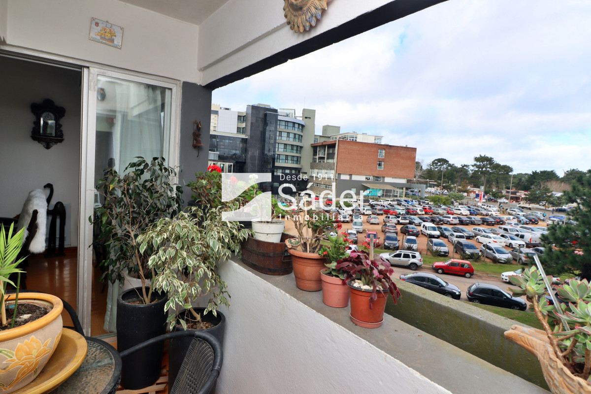 Apartamento ID.4243 - Apto funcional y bien ubicado, Pda 14 sobre  Roosevelt