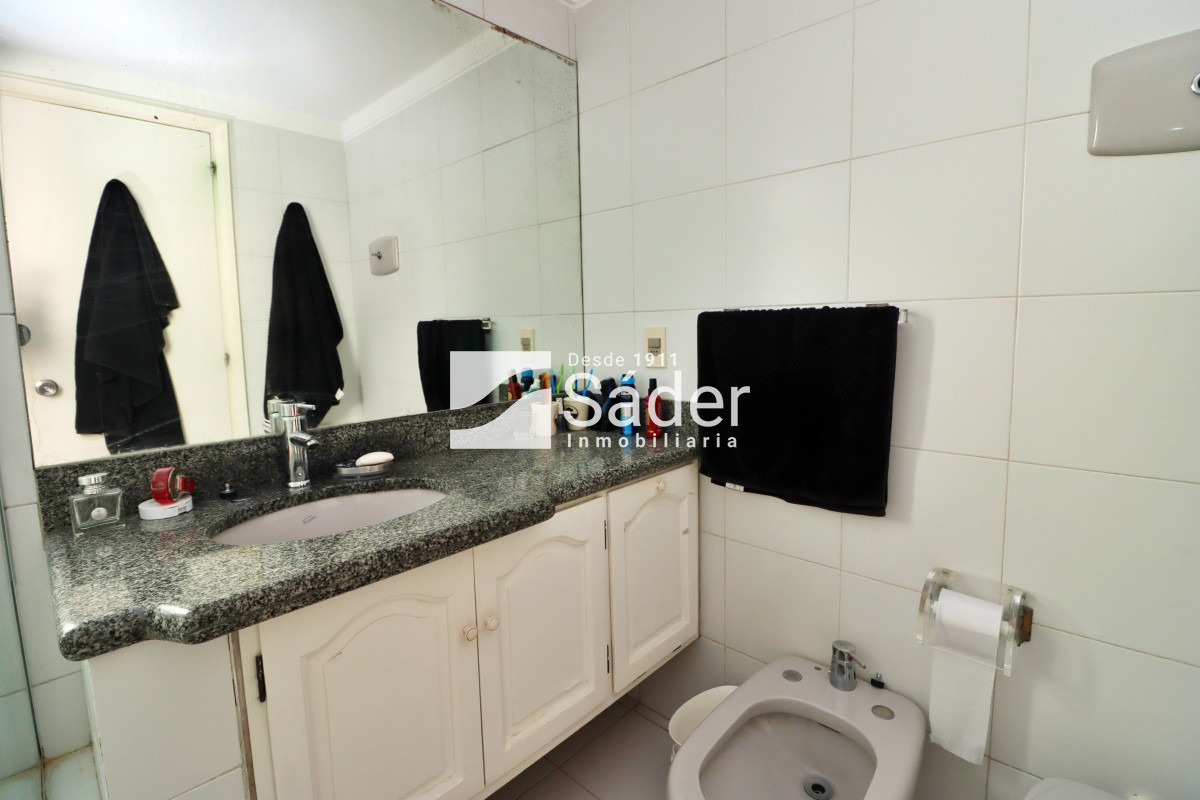 Apartamento ID.3910 - Espacios Amplios y Vista al Mar en Primera Línea