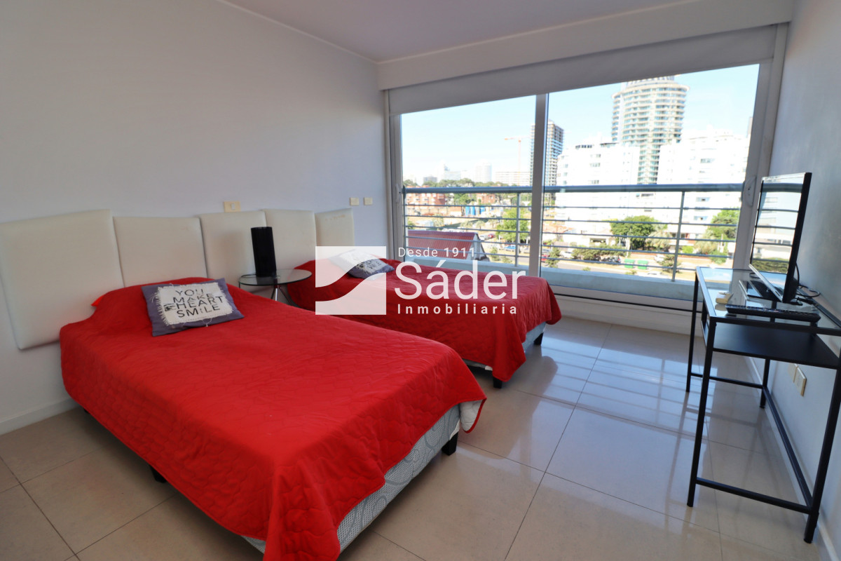 Apartamento ID.4549 - Alquiler de apto 3 dormitorios en suite a Metros de la Mansa, Pda. 3.