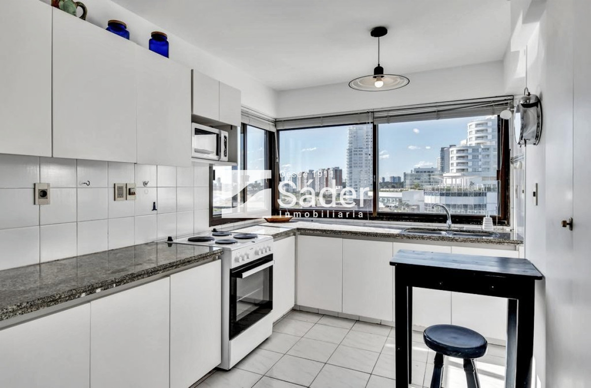 Apartamento ID.4646 - Apartamento 3 dormitorios. Frente a playa mansa.