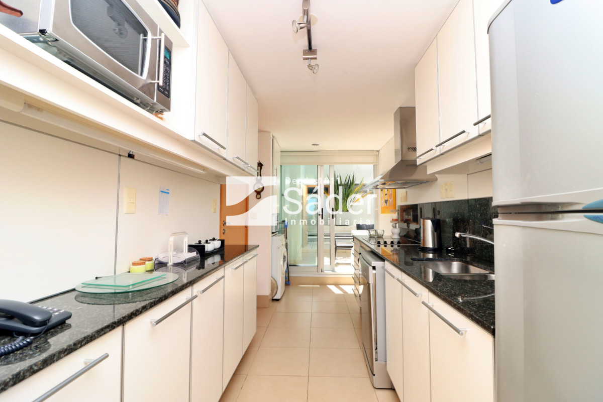 Apartamento ID.4542 - Apartamento en península. 3 dormitorios y parrillero