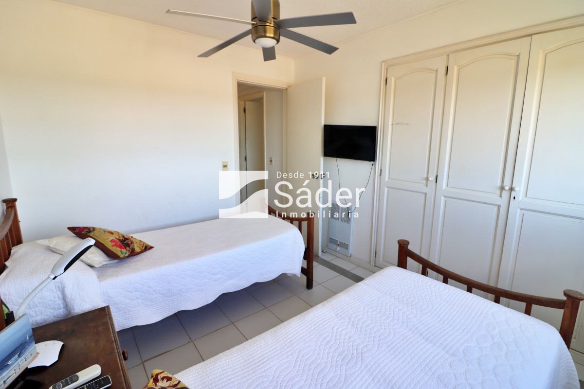 Apartamento ID.3910 - Espacios Amplios y Vista al Mar en Primera Línea