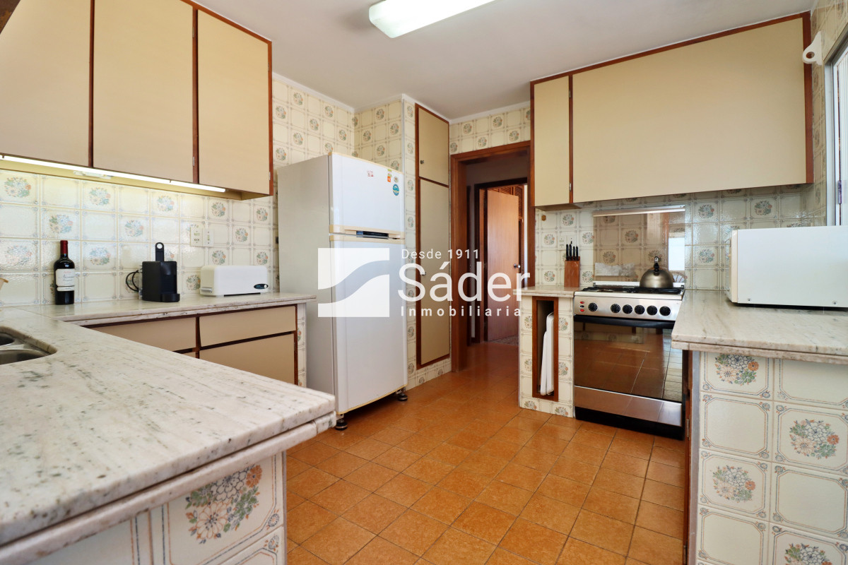 Apartamento ID.4276 - Apto. 3 dorm. con vista al mar. (Playa mansa, pda. 3)