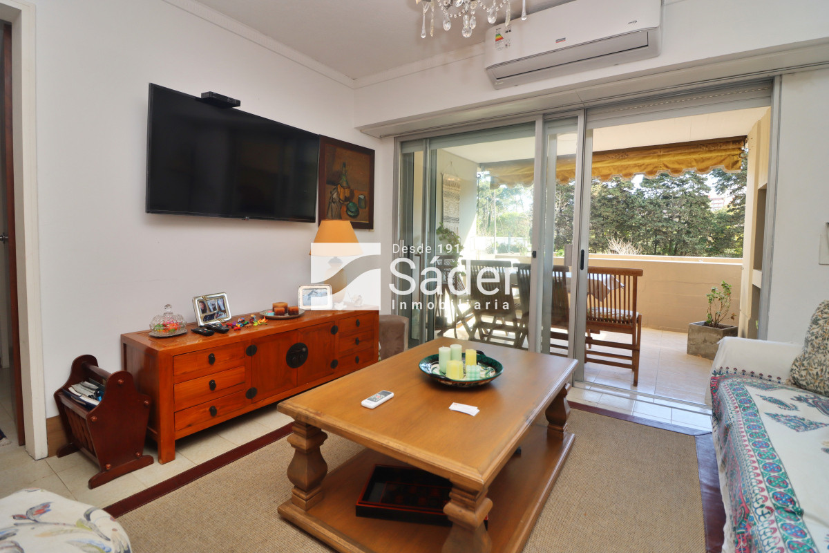Apartamento ID.4337 - Apto sobre Av. Roosevelt, 2 Dorm con Suite y Parrillero 
