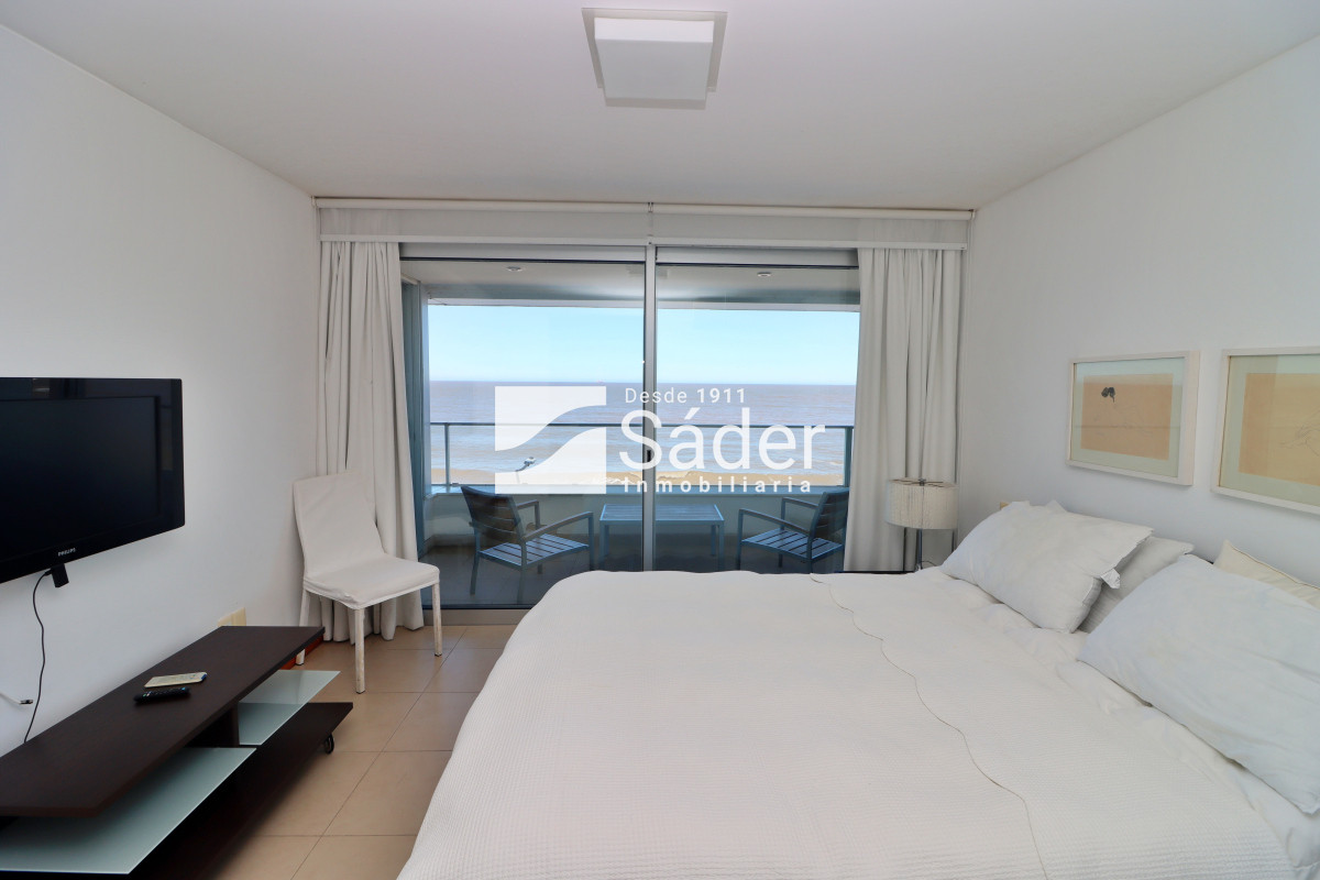 Apartamento ID.4324 - Apto. en alquiler de 3 dorm. frente al mar. 