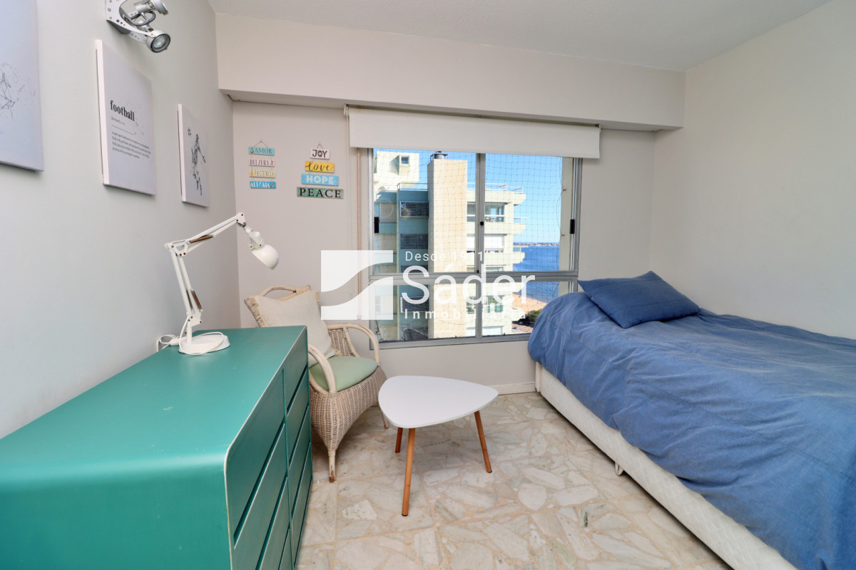 Apartamento ID.4553 - Apto 3 dormitorios. Playa mansa. Edifico de categoria