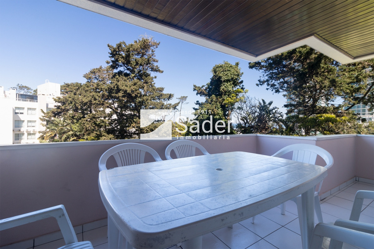 Apartamento ID.330 - Apartamento en venta Playa Mansa 3 dormitorios