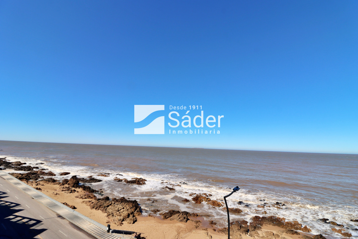 Apartamento ID.4324 - Apto. en alquiler de 3 dorm. frente al mar. 