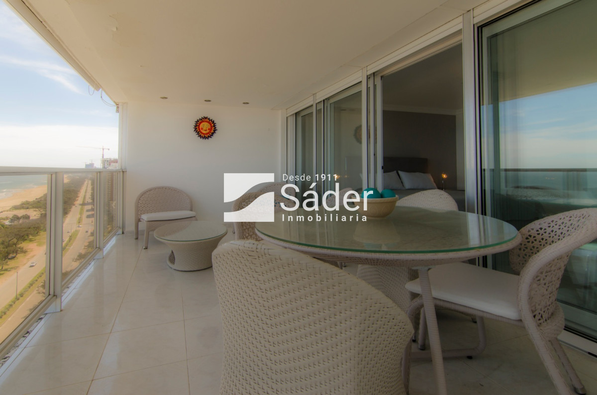 Apartamento ID.3175 - Apartamento en venta Playa Mansa 5 dormitorios