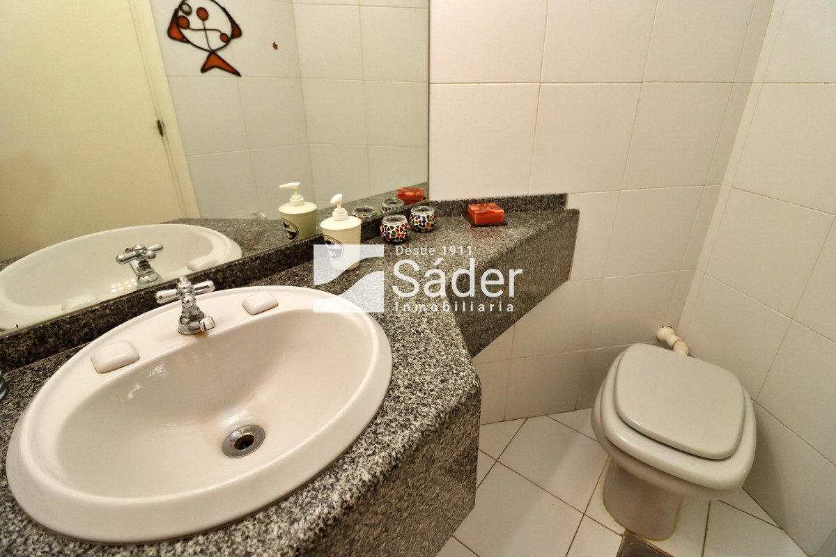 Apartamento ID.3910 - Espacios Amplios y Vista al Mar en Primera Línea