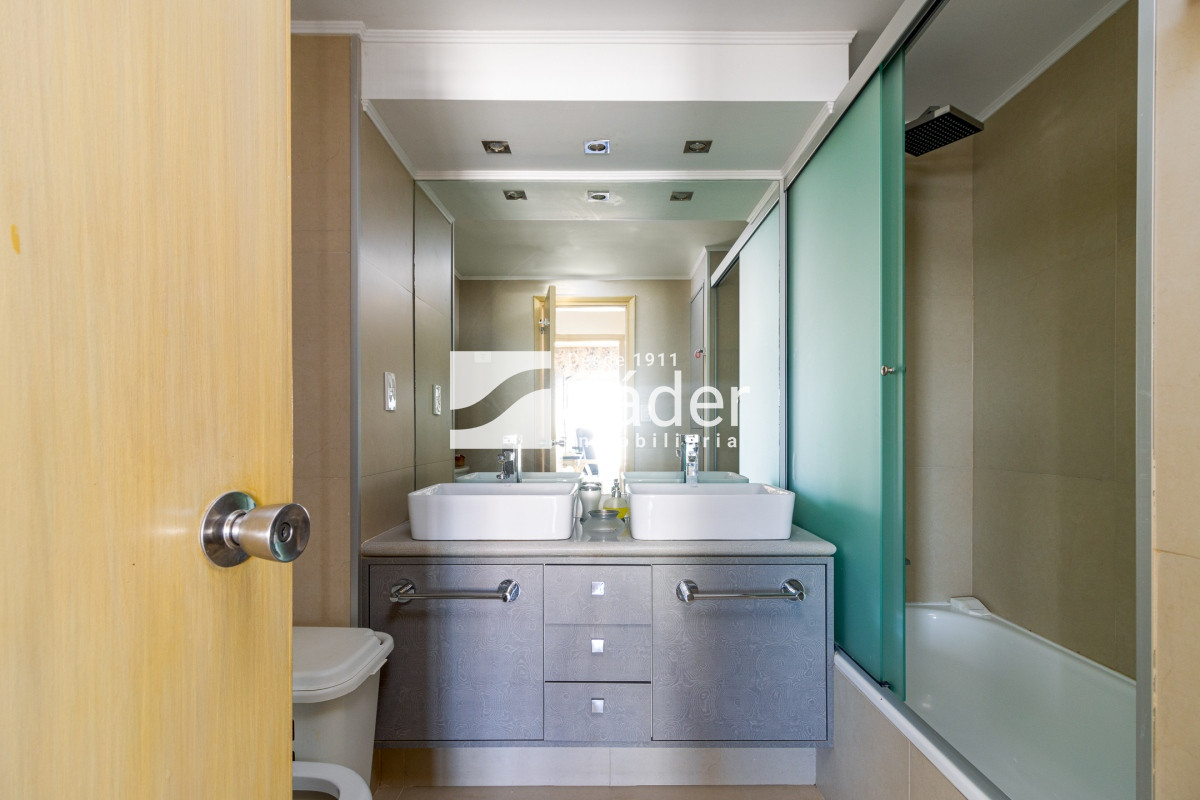 Apartamento ID.724 - Apartamento en venta Playa Mansa 3 dormitorios