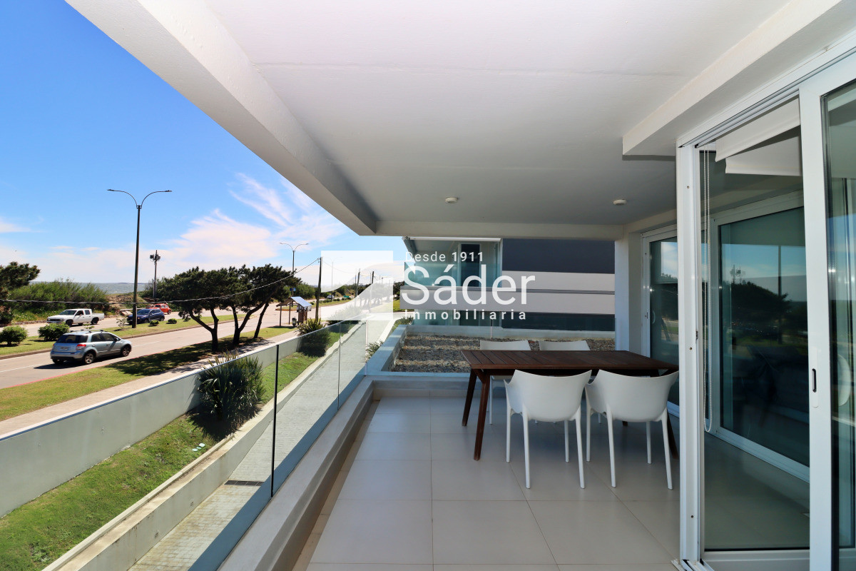 Apartamento ID.4428 - Apto en alquiler. Playa mansa 3 dormitorios en suite