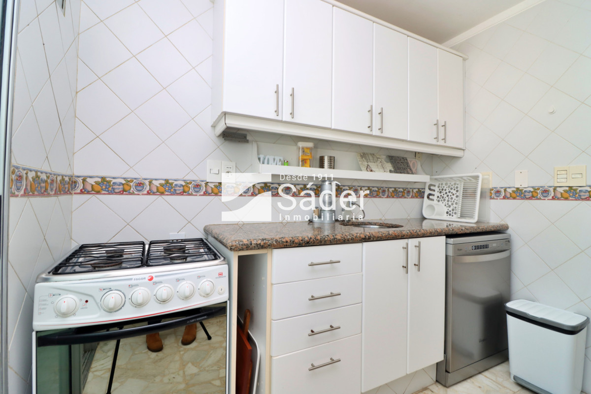 Apartamento ID.4553 - Apto 3 dormitorios. Playa mansa. Edifico de categoria