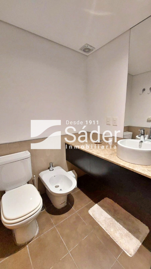 Apartamento ID.4300 - Apto. en alquiler de 3 dormitorios. Frente al mar