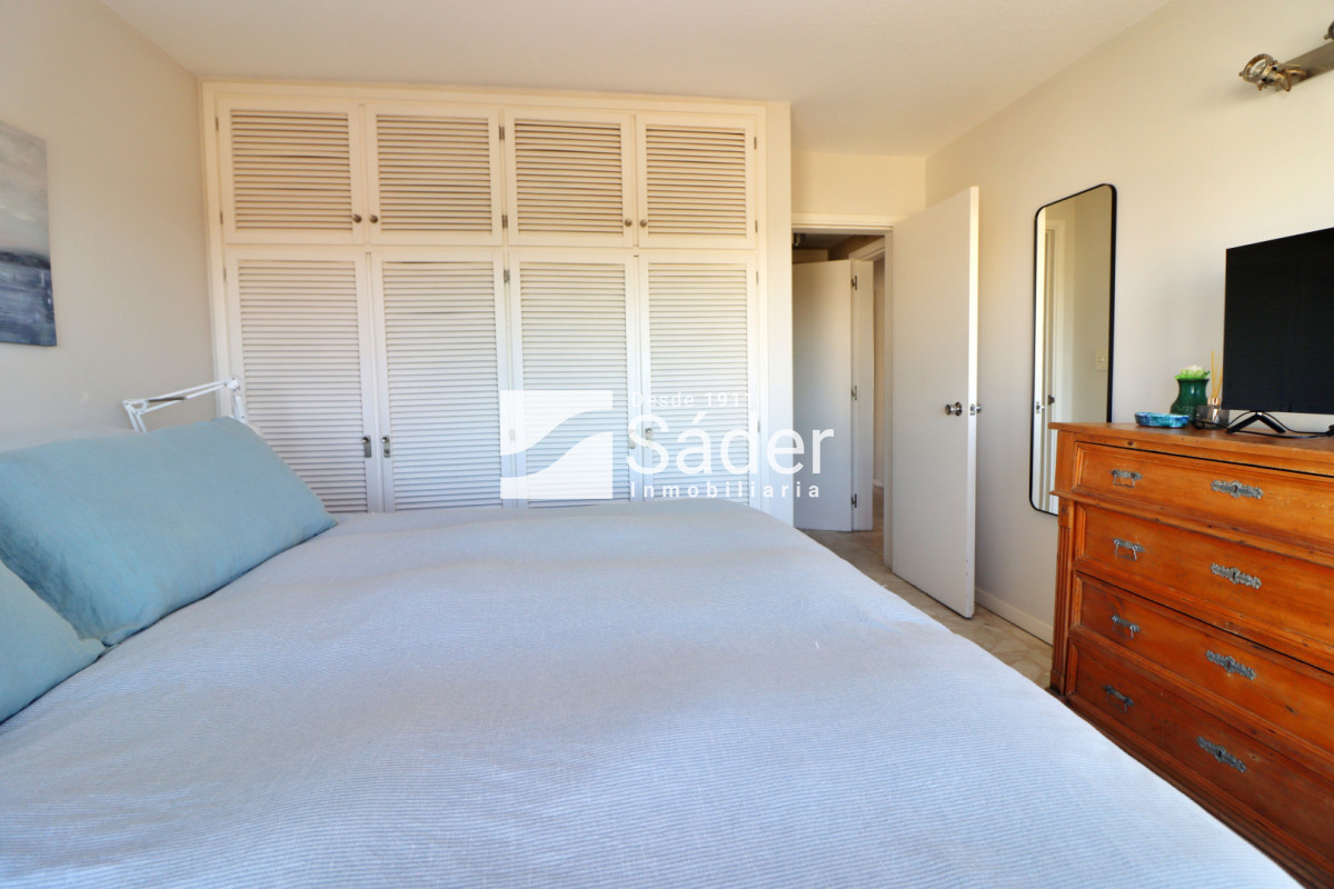 Apartamento ID.4553 - Apto 3 dormitorios. Playa mansa. Edifico de categoria