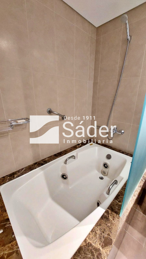 Apartamento ID.4300 - Apto. en alquiler de 3 dormitorios. Frente al mar