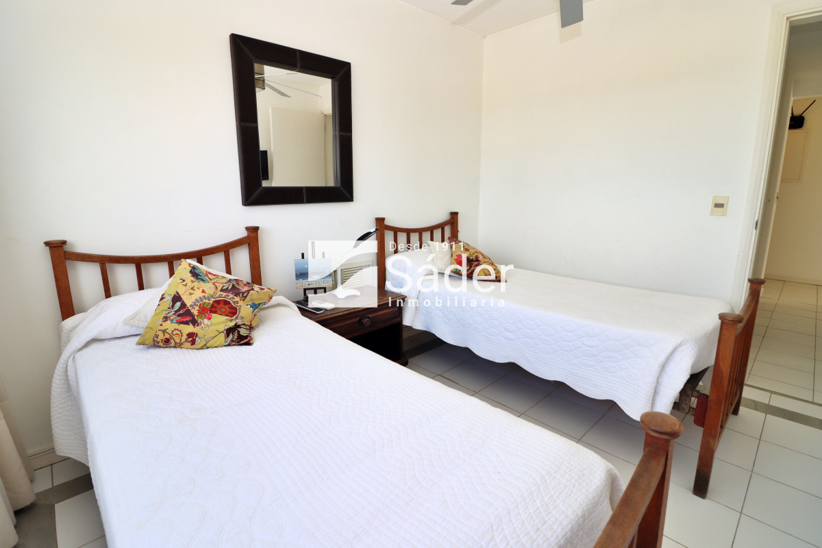 Apartamento ID.3910 - Espacios Amplios y Vista al Mar en Primera Línea