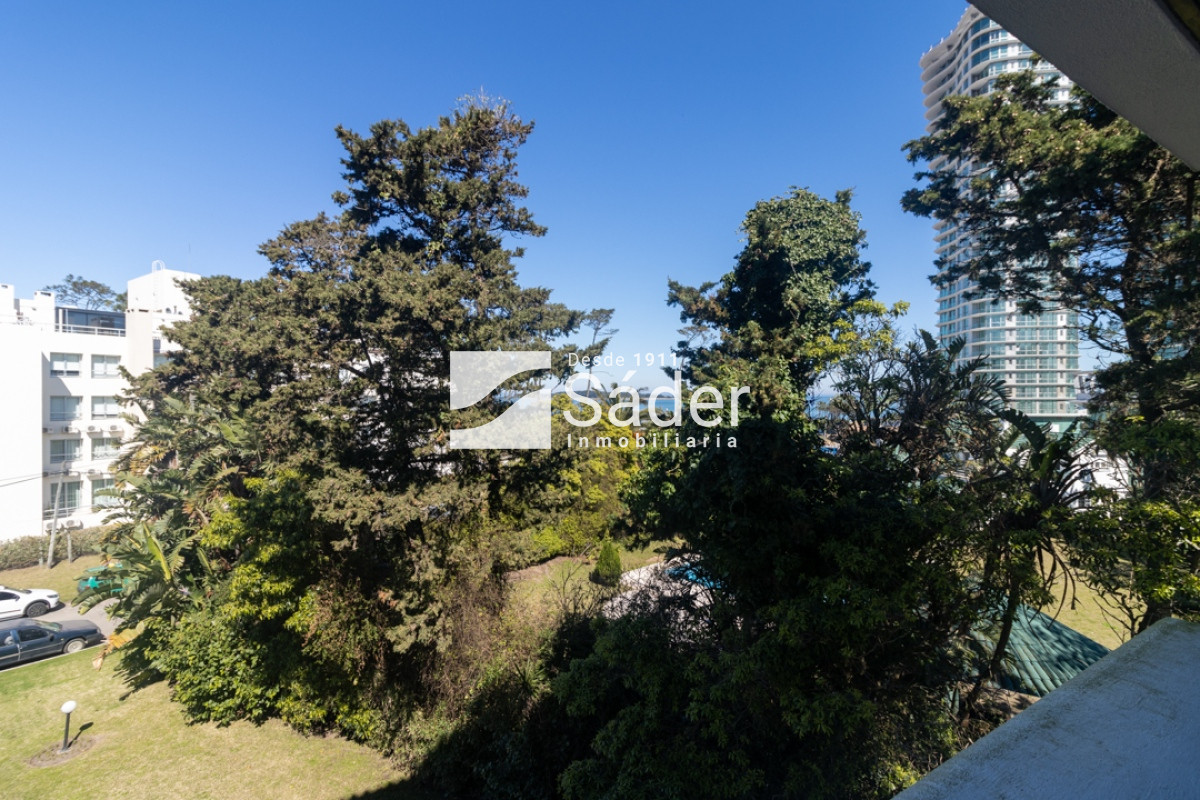 Apartamento ID.330 - Apartamento en venta Playa Mansa 3 dormitorios