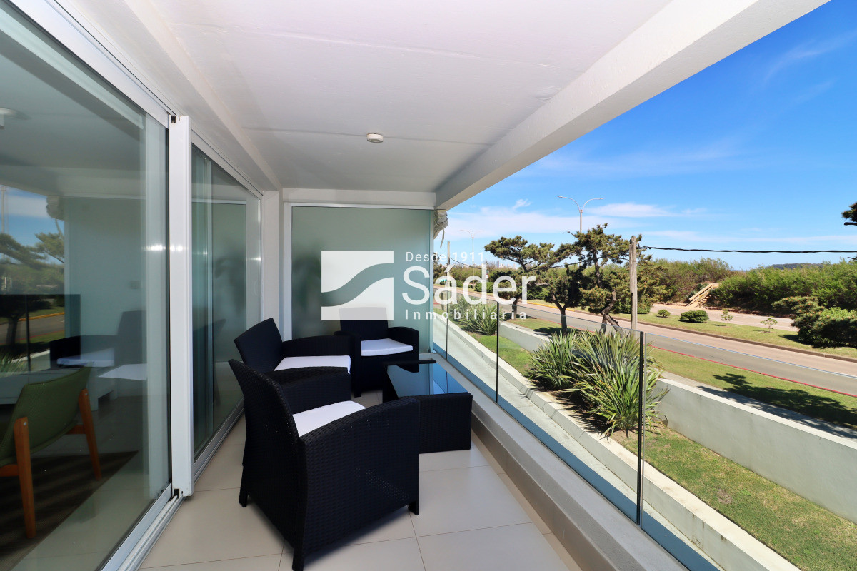 Apartamento ID.4428 - Apto en alquiler. Playa mansa 3 dormitorios en suite