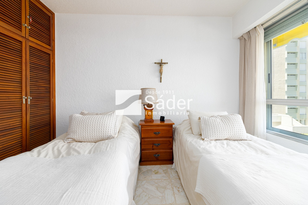 Apartamento ID.3135 - Apartamento en Playa Mansa 3 dormitorios