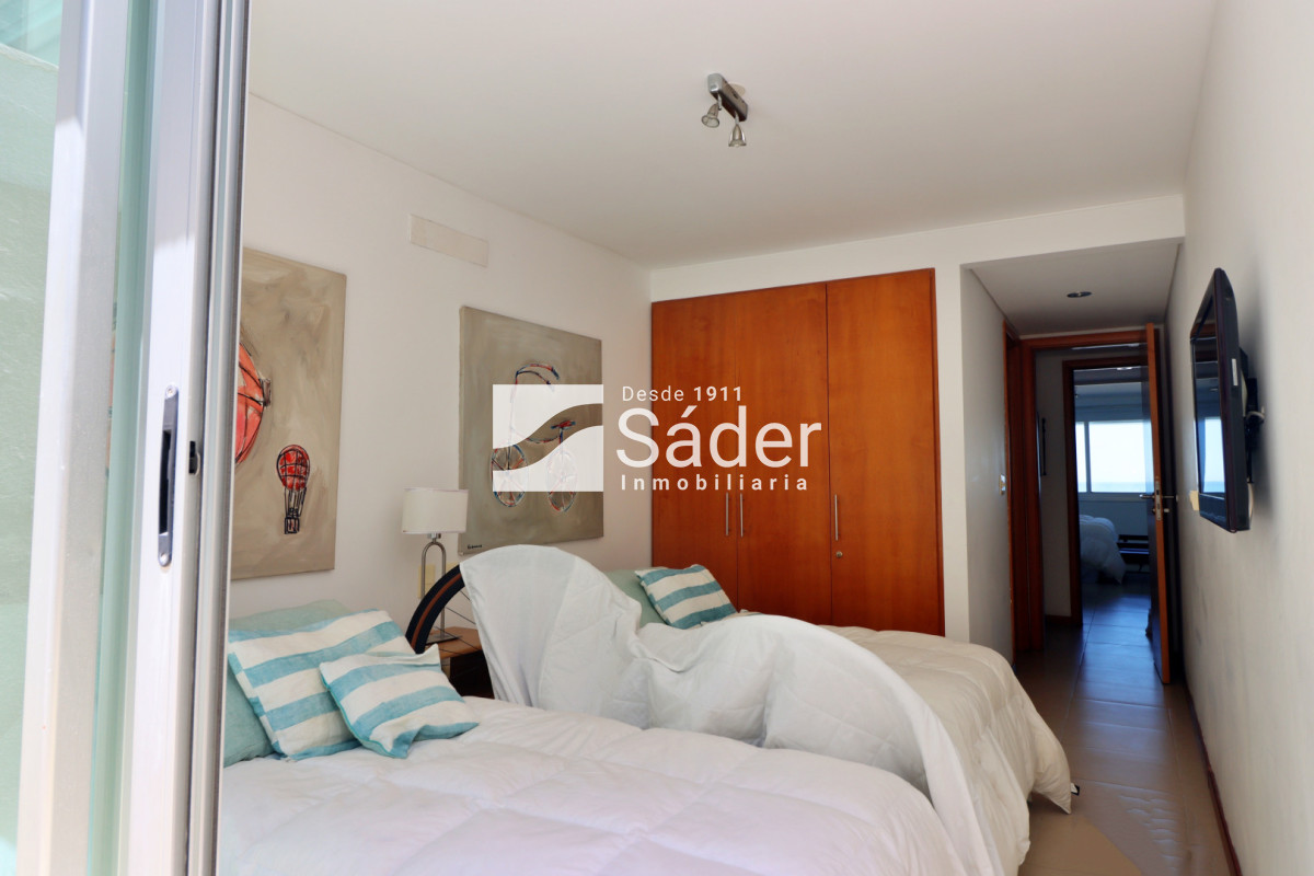 Apartamento ID.4542 - Apartamento en península. 3 dormitorios y parrillero