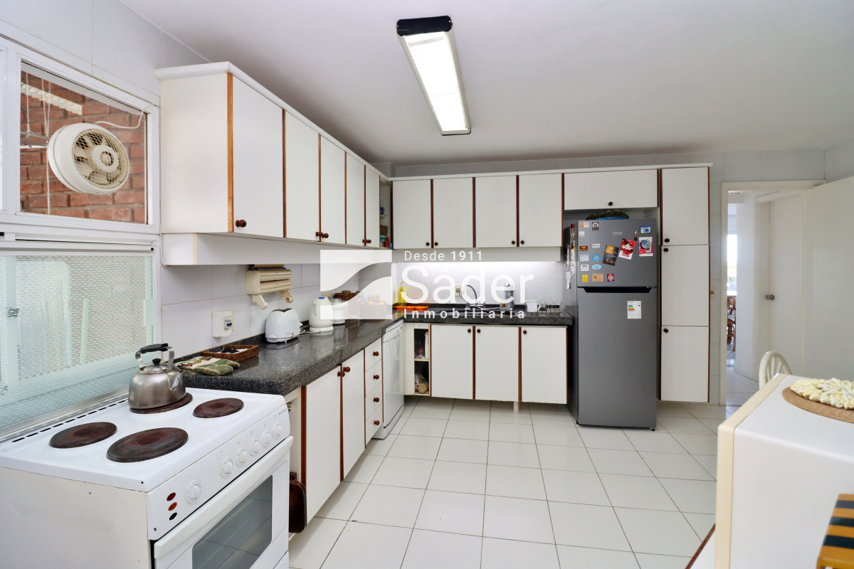 Apartamento ID.3910 - Espacios Amplios y Vista al Mar en Primera Línea