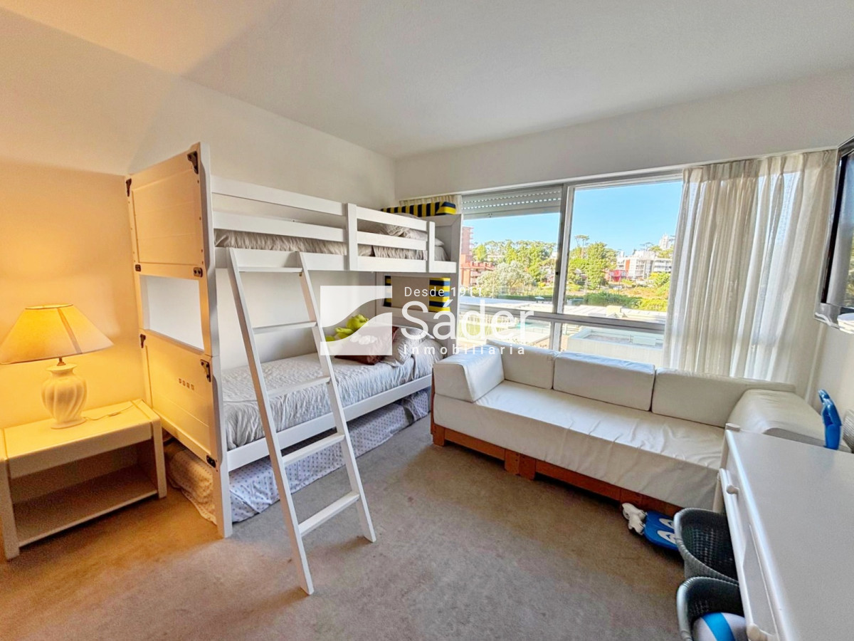 Apartamento ID.4554 - Apto 3 dorm. Playa mansa. 