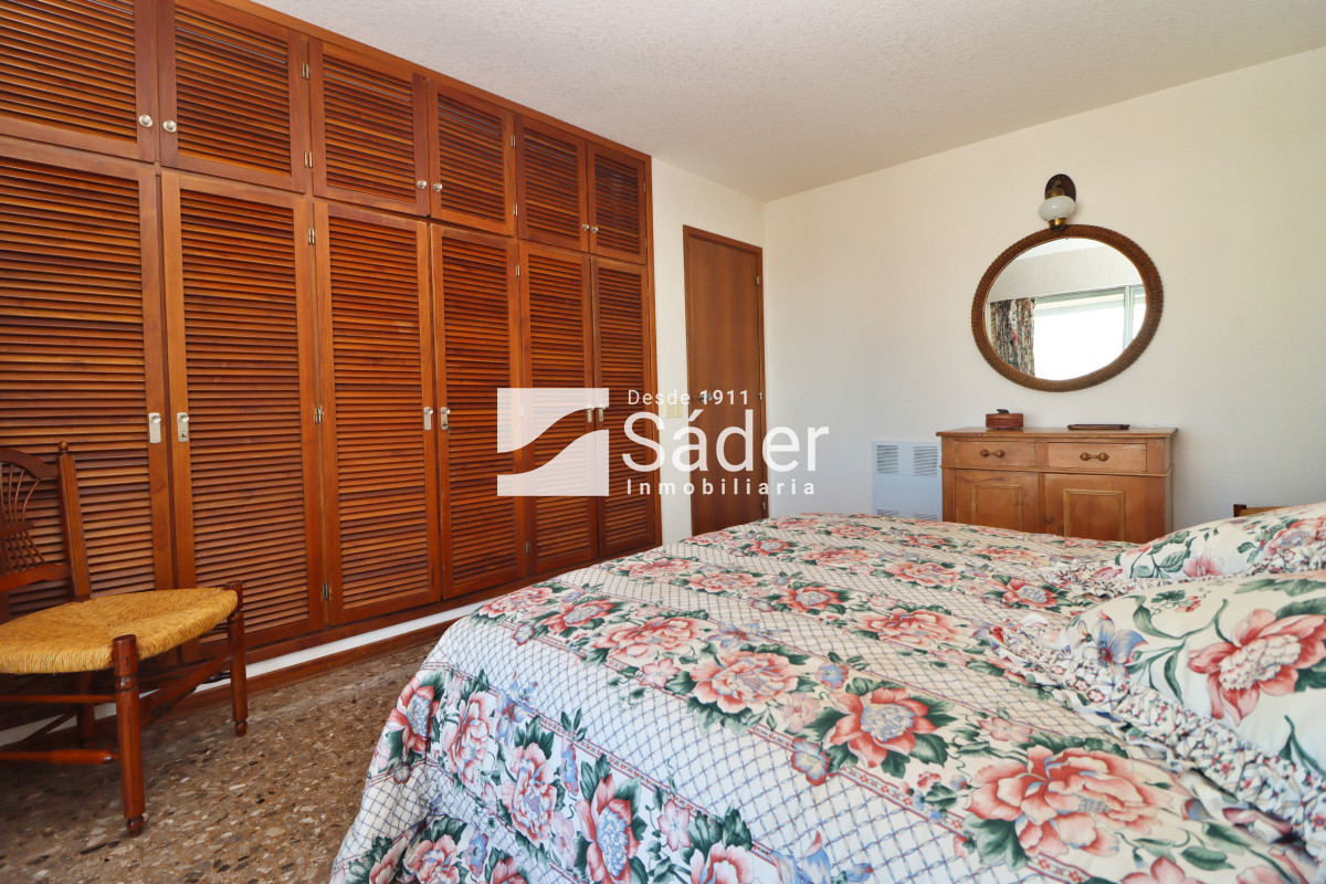 Apartamento ID.4276 - Apto. 3 dorm. con vista al mar. (Playa mansa, pda. 3)