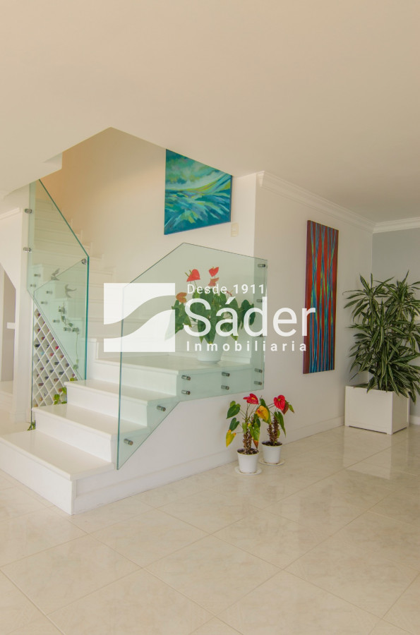 Apartamento ID.3175 - Apartamento en venta Playa Mansa 5 dormitorios