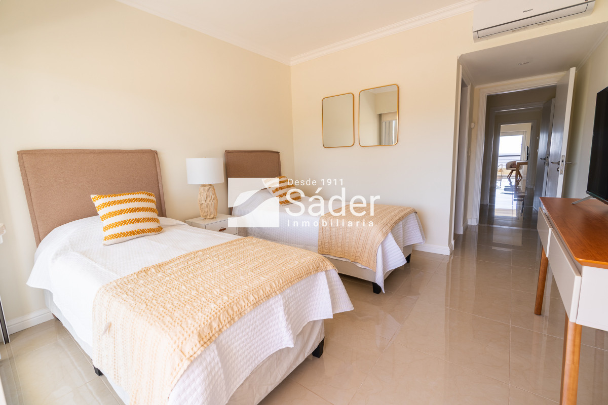 Apartamento ID.3738 - Venta de Penthouse 3 DORMITORIOS con vista al mar.