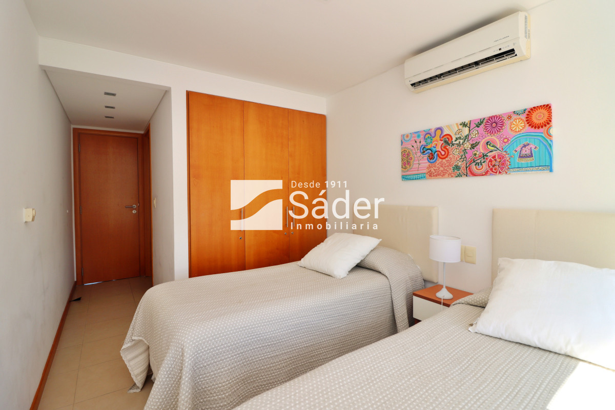 Apartamento ID.4324 - Apto. en alquiler de 3 dorm. frente al mar. 