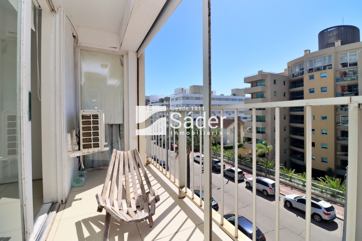 Apartamento ID.4615 - Apto 2 Dormitorios en la Península, sobre Av. Gorlero 