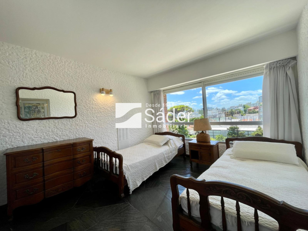 Apartamento ID.4657 - Apartamento en venta y alquiler 4 dormitorios en la península.