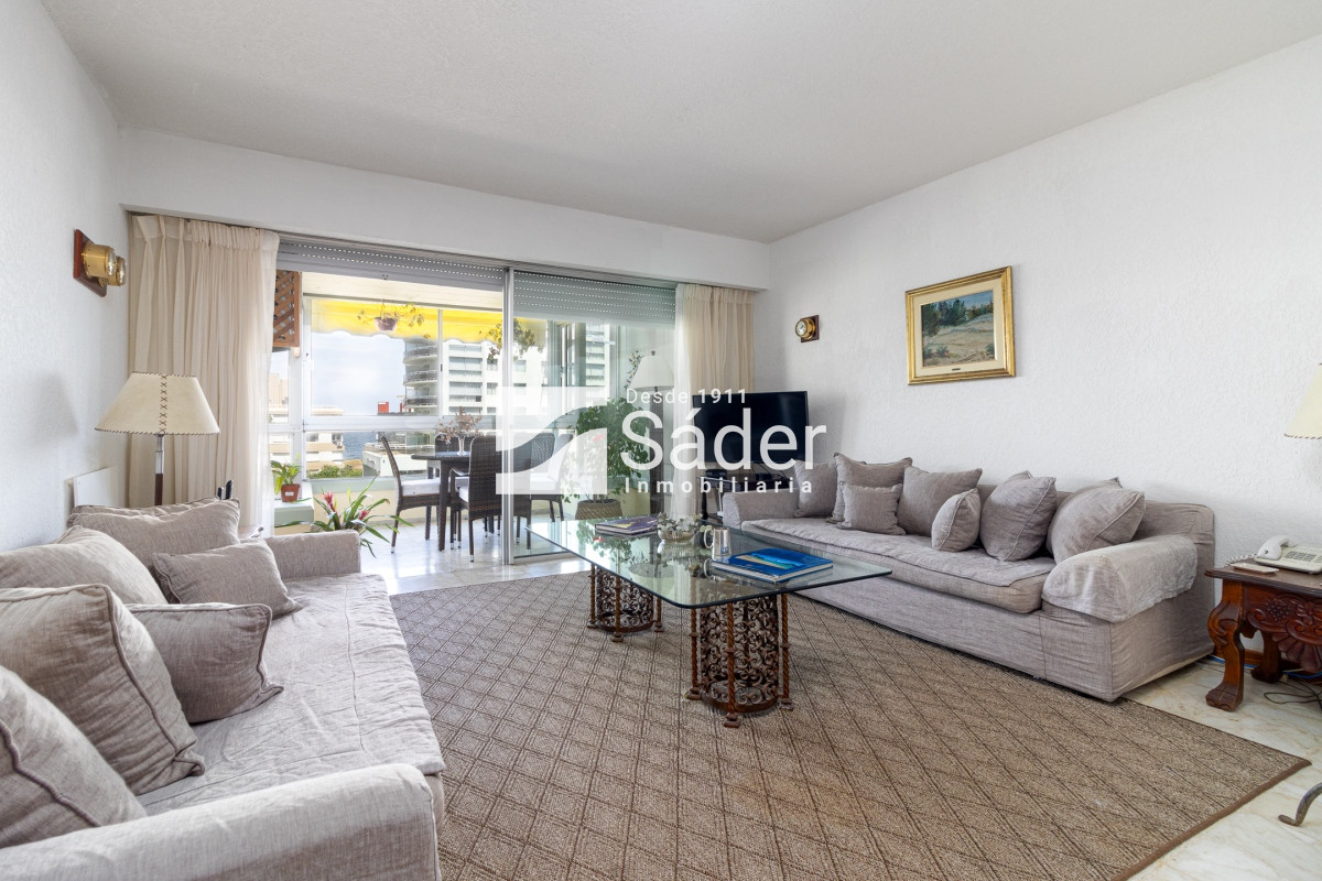 Apartamento ID.3135 - Apartamento en Playa Mansa 3 dormitorios