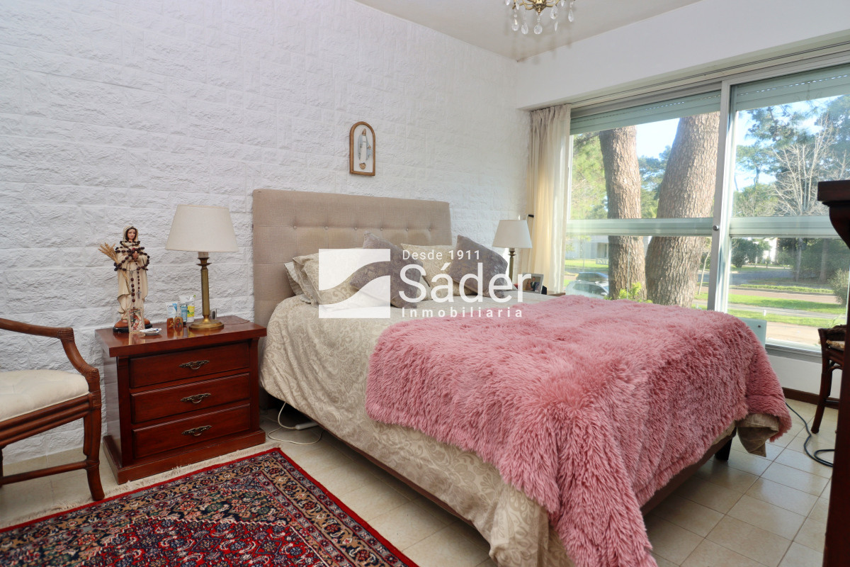 Apartamento ID.4337 - Apto sobre Av. Roosevelt, 2 Dorm con Suite y Parrillero 