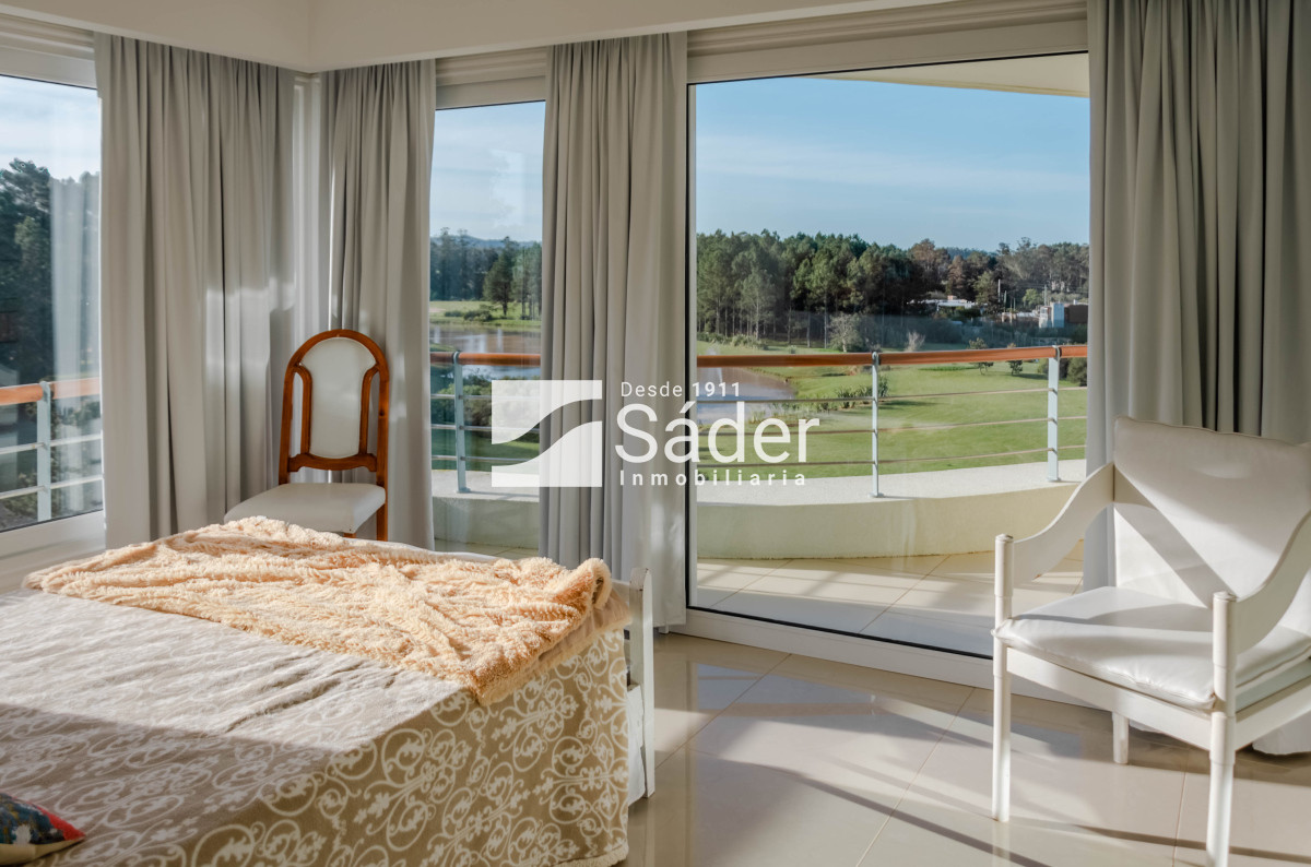 Apartamento ID.3737 - Venta Penthouse 3 DORMITORIOS en Playa Mansa, Punta del Este