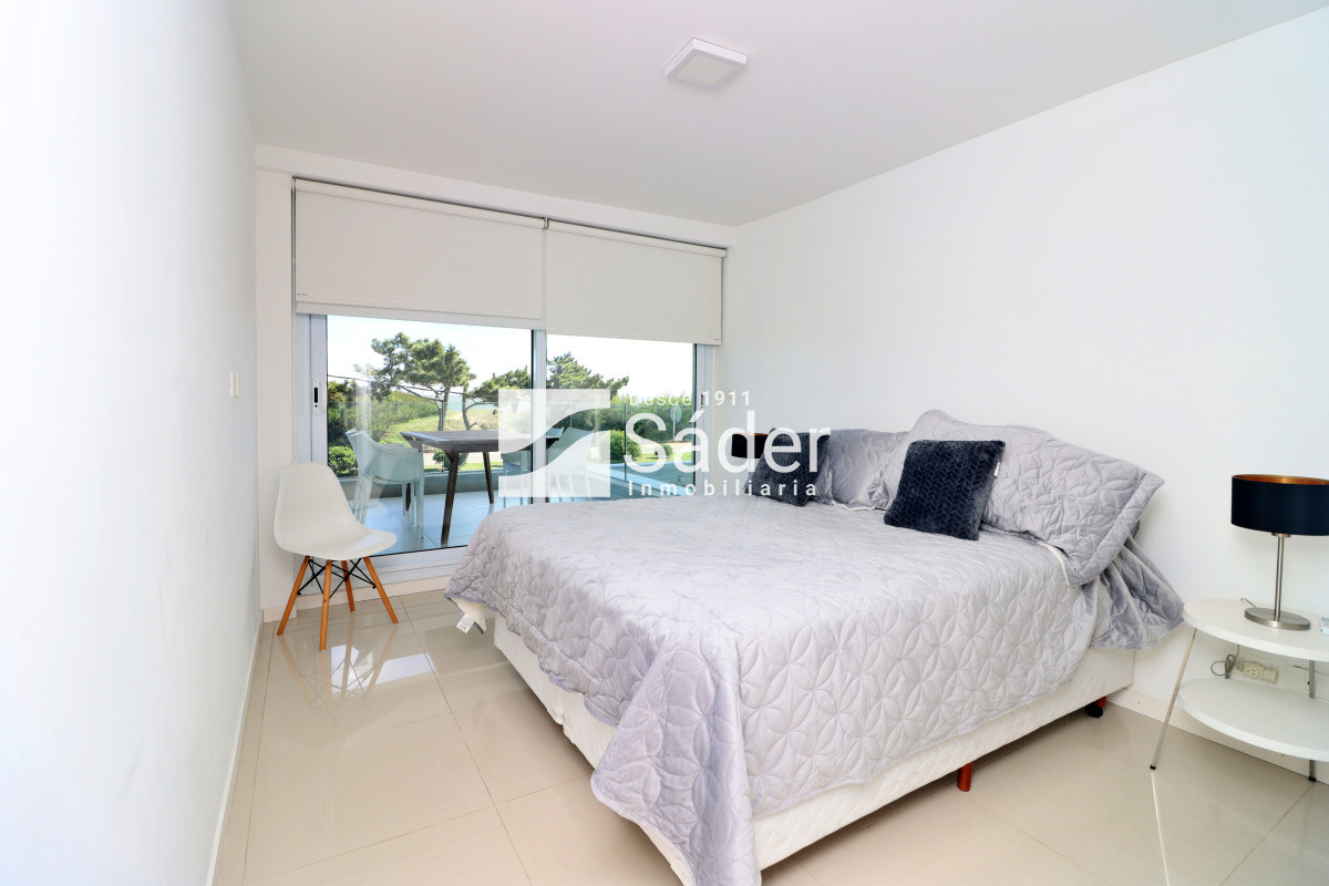 Apartamento ID.4428 - Apto en alquiler. Playa mansa 3 dormitorios en suite