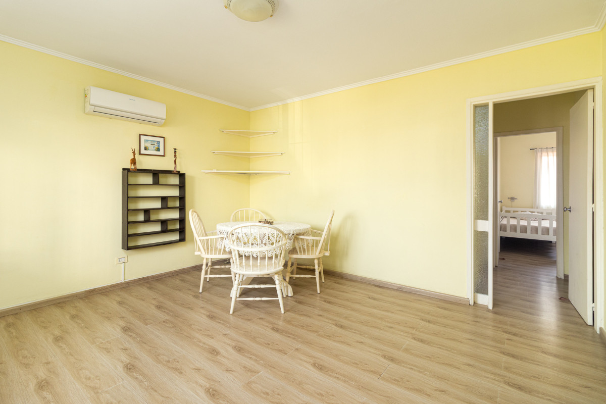 Apartamento en venta en Centro de Maldonado cerca de todos los servicios sobre avda. principal.