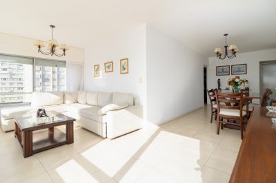 Apartamento en venta a pasitos de Avda. Gorlero, 2 dormitorios y 2 baños