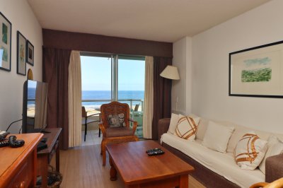 Apto. de 2 dormitorios, con vista al mar (Playa Brava, pda. 5)