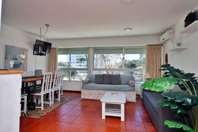 Venta de apartamento muy luminoso, 46 mts. propios