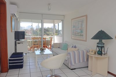Apto alquiler 2 dorm. 2 baños. Zona mansa