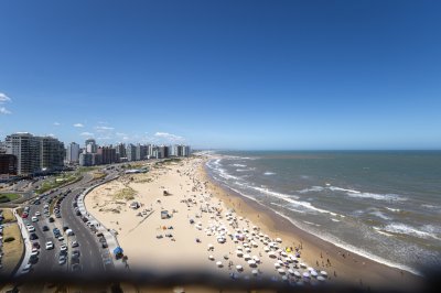 Espectacular apartamento en venta, primera fila frente a la playa El Emir