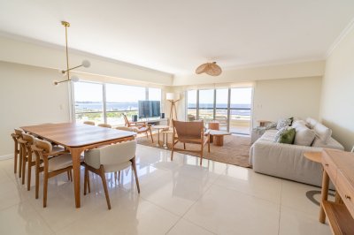 Venta de Apartamento 4 DORMITORIOS con vista al mar.