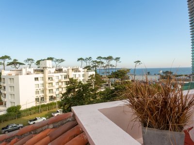 Apartamento en venta Playa Mansa 3 dormitorios
