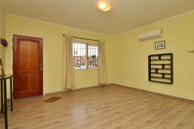 Apartamento en venta en Centro de Maldonado cerca de todos los servicios sobre avda. principal.