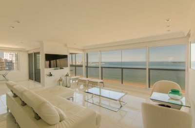 Apartamento en venta Playa Mansa 5 dormitorios o mas